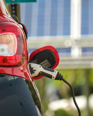 Integration von Solarstrom zum Laden von E-autos0526